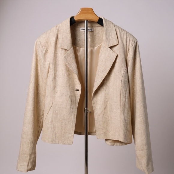 Elegant Beige Women's blazer - Picture 2 of 5